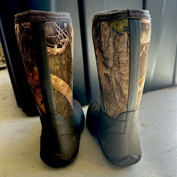 Kids muck boots/rain boots size 13 - Picture 3 of 3